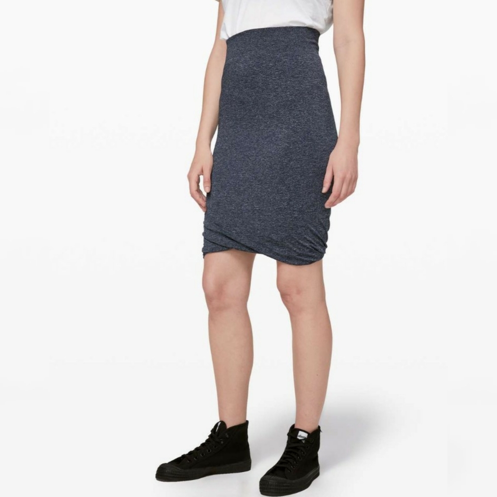 Lululemon NWT Navy & White Boulevard Bliss Skirt
